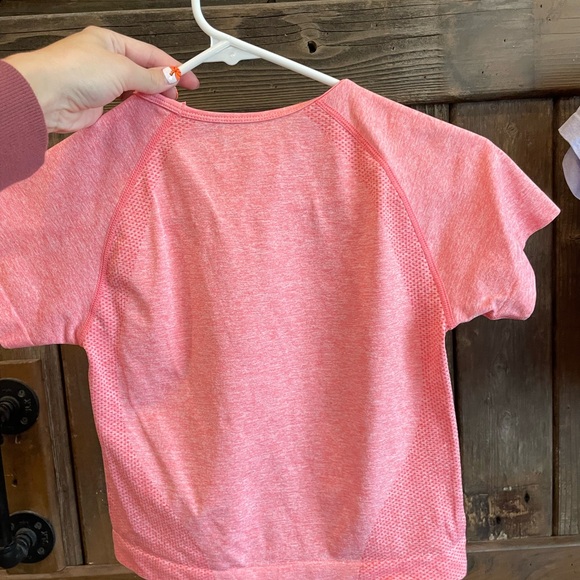 4 athletic waist-length tees - Picture 6 of 10